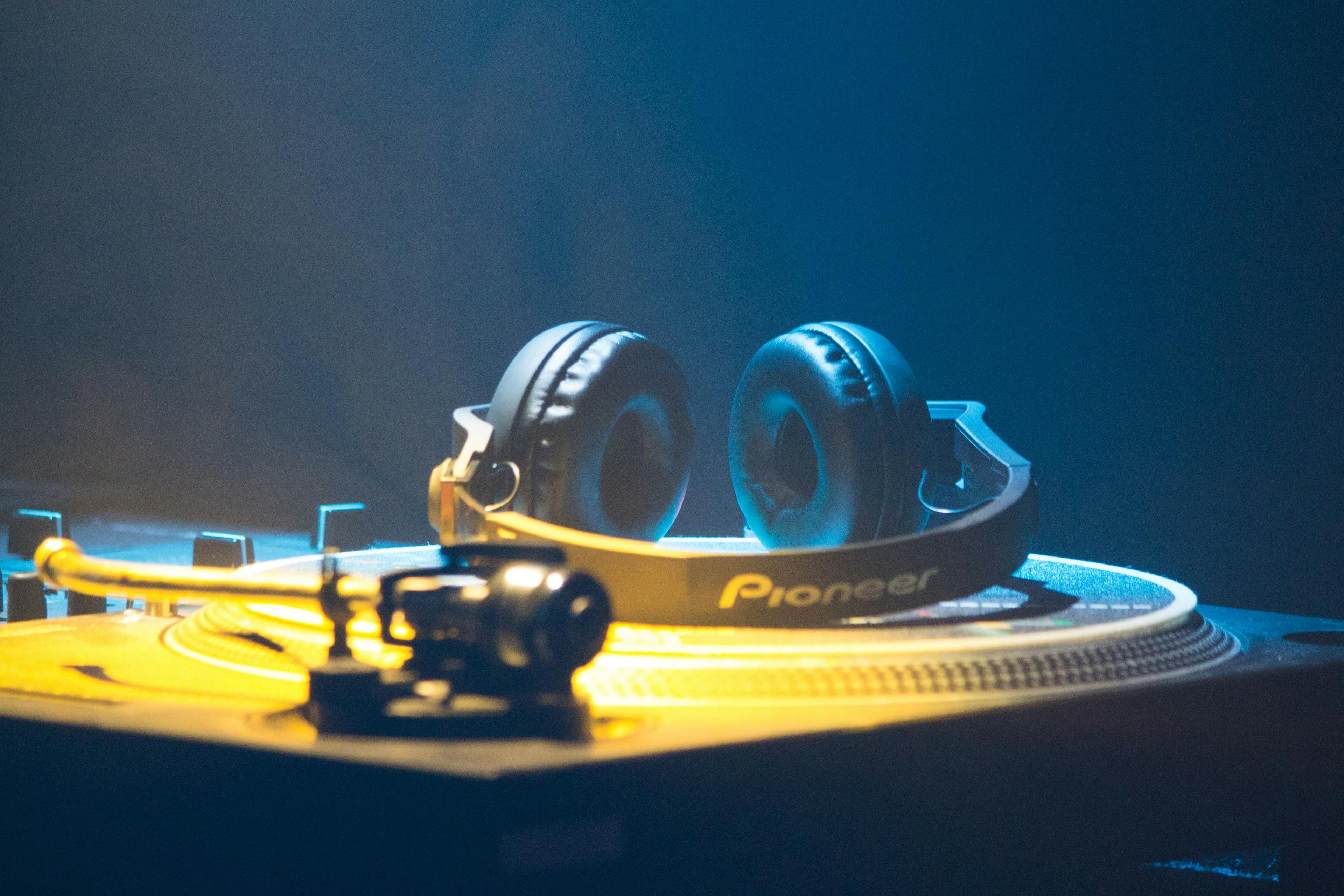 How to Land Your First Club DJ Gig and Build a Career in the Industry